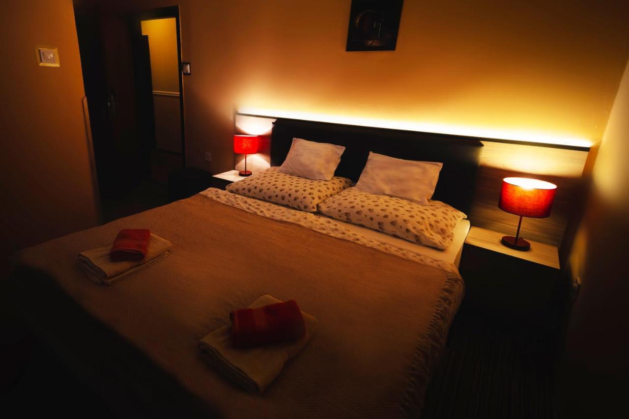 Alabastrom Panzio Es Etterem Bed and Breakfast Bogács Buitenkant foto