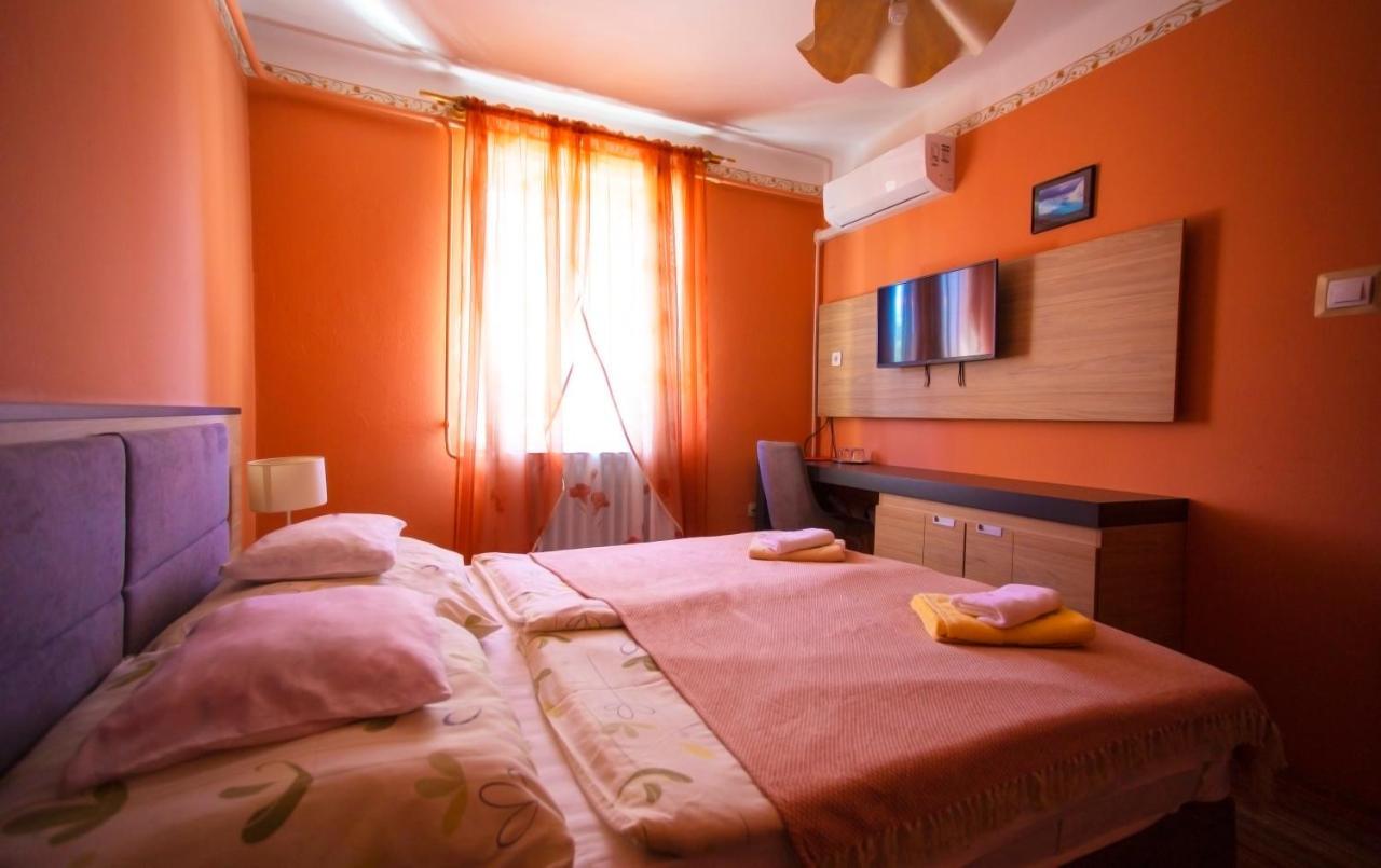 Alabastrom Panzio Es Etterem Bed and Breakfast Bogács Buitenkant foto