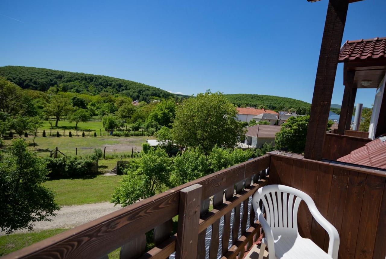 Alabastrom Panzio Es Etterem Bed and Breakfast Bogács Buitenkant foto