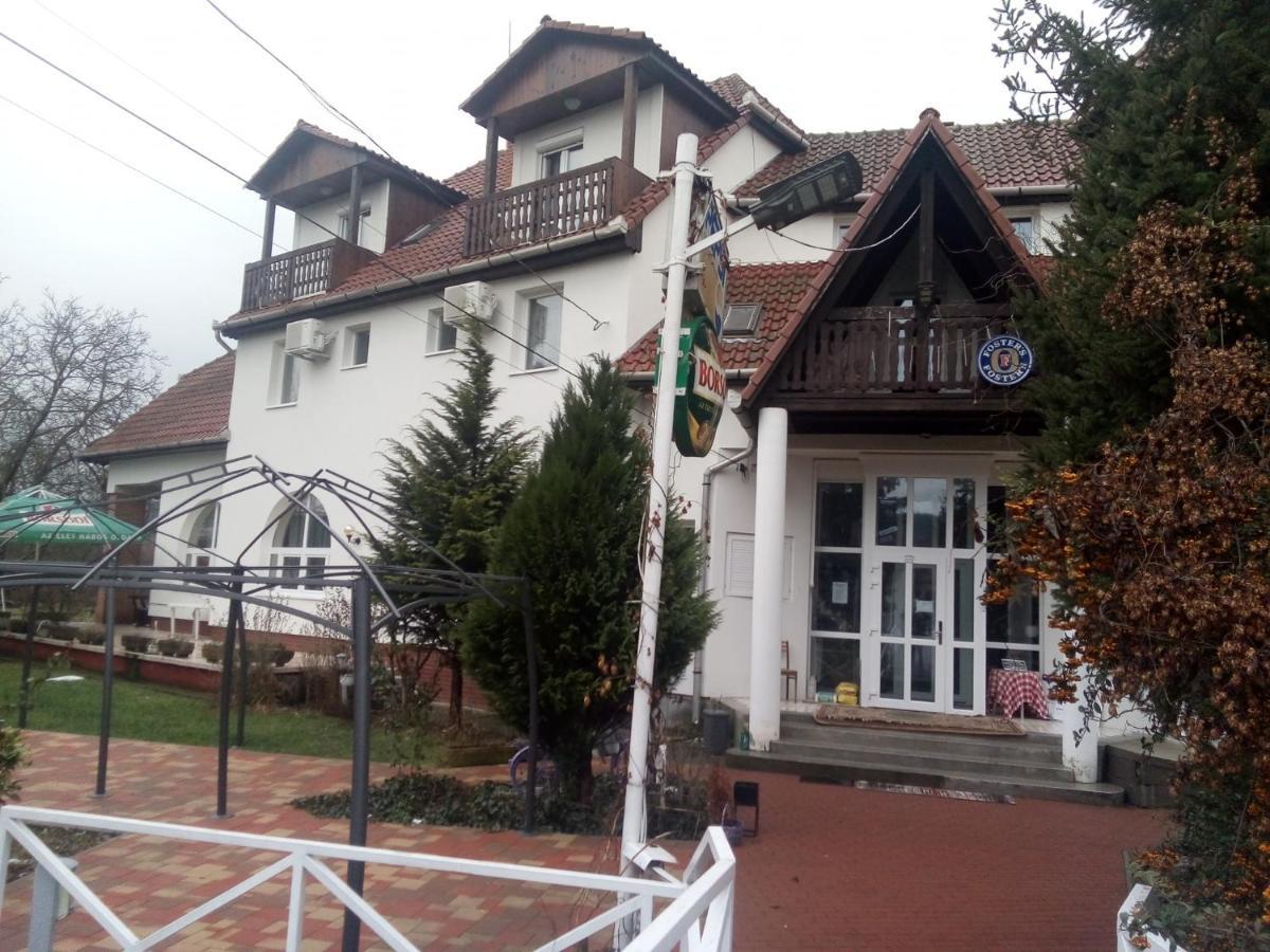Alabastrom Panzio Es Etterem Bed and Breakfast Bogács Buitenkant foto