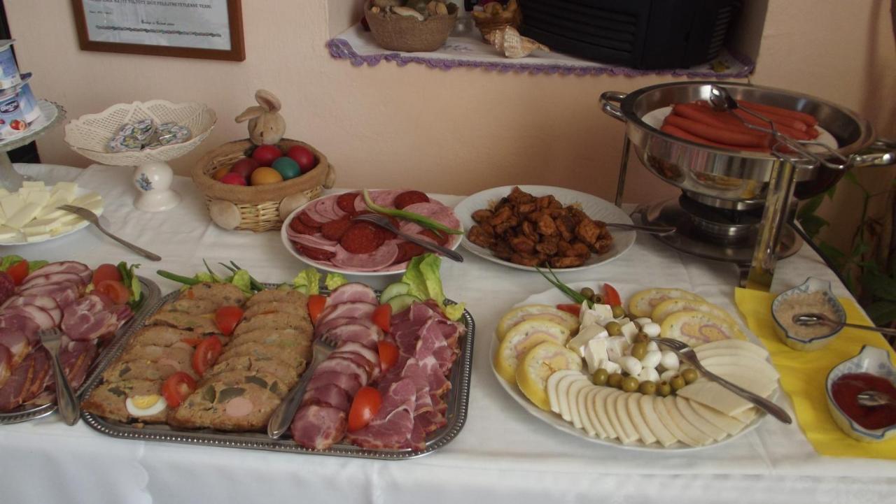 Alabastrom Panzio Es Etterem Bed and Breakfast Bogács Buitenkant foto