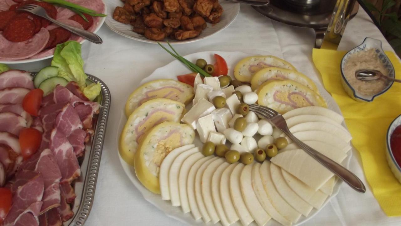 Alabastrom Panzio Es Etterem Bed and Breakfast Bogács Buitenkant foto