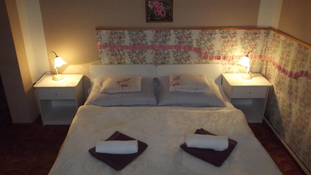 Alabastrom Panzio Es Etterem Bed and Breakfast Bogács Buitenkant foto
