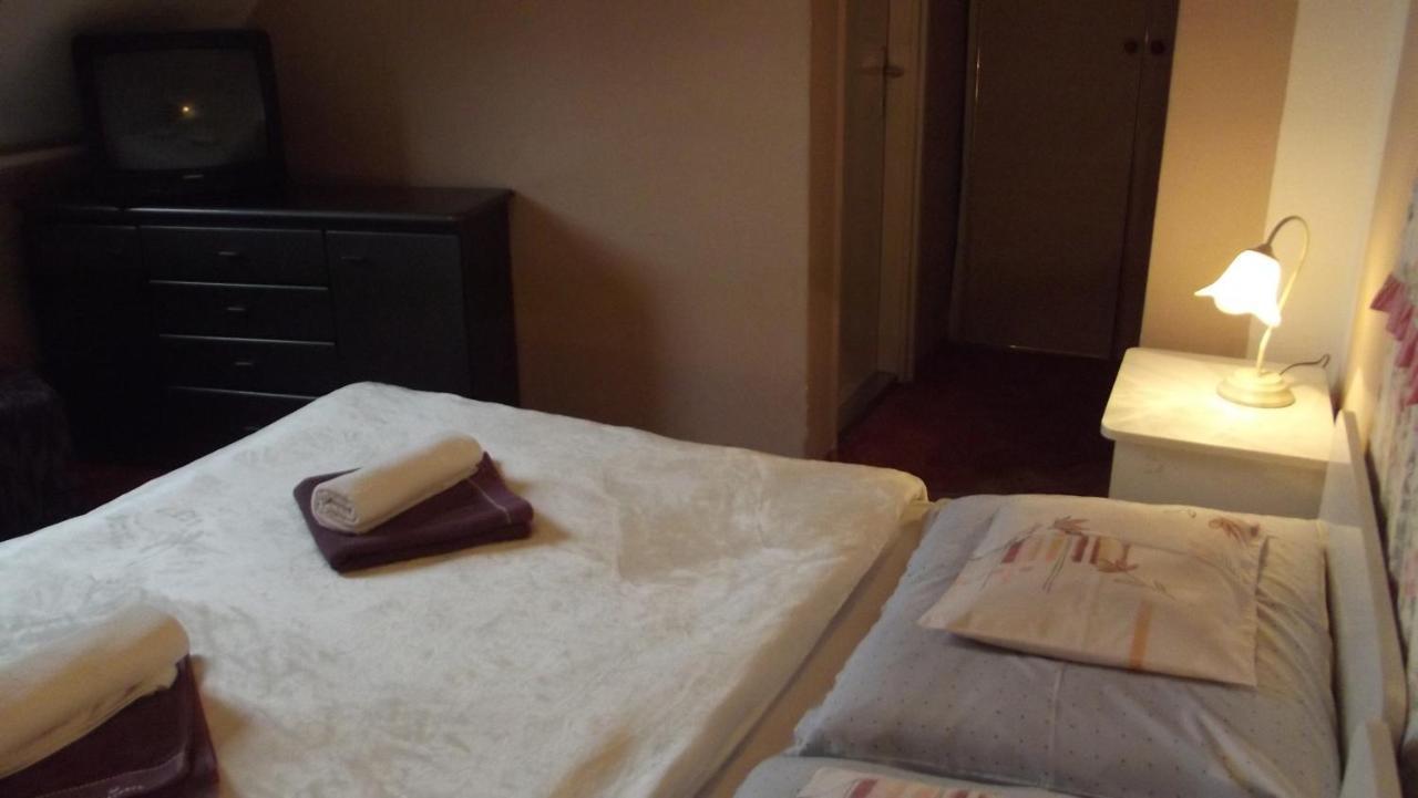 Alabastrom Panzio Es Etterem Bed and Breakfast Bogács Buitenkant foto